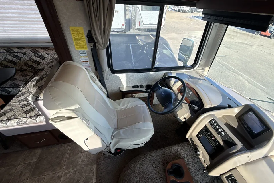 Starlink WiFi + Optional Voice Control - Sleeps 6 - 34' Bounder
