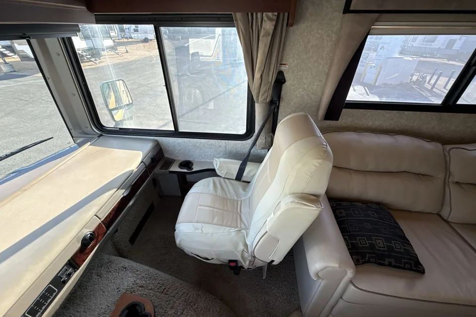 Starlink WiFi + Optional Voice Control - Sleeps 6 - 34' Bounder