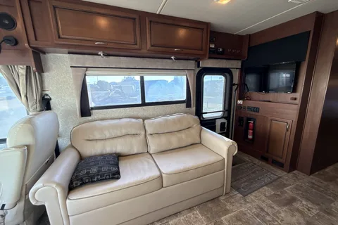 Starlink WiFi + Optional Voice Control - Sleeps 6 - 34' Bounder