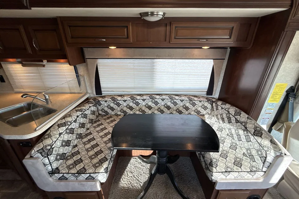 Starlink WiFi + Optional Voice Control - Sleeps 6 - 34' Bounder