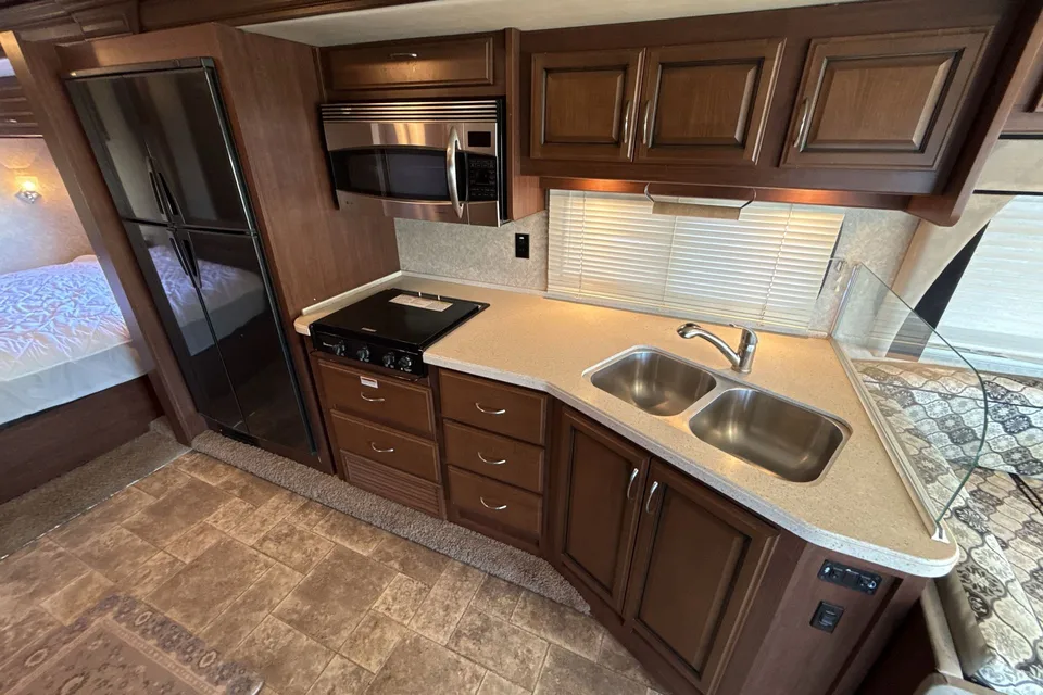Starlink WiFi + Optional Voice Control - Sleeps 6 - 34' Bounder