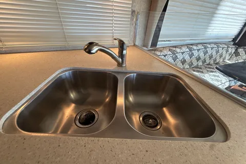 Starlink WiFi + Optional Voice Control - Sleeps 6 - 34' Bounder