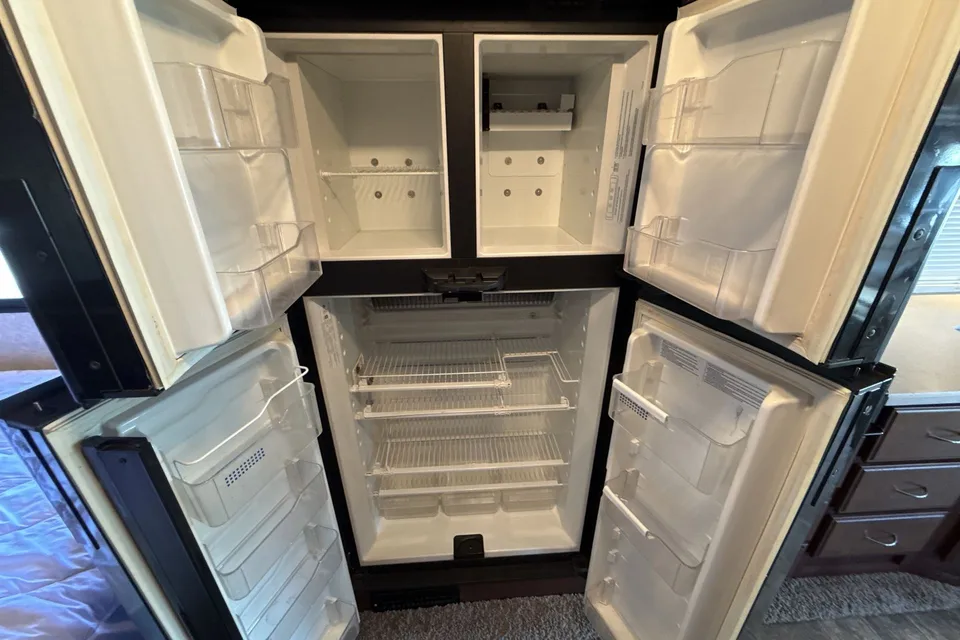 Starlink WiFi + Optional Voice Control - Sleeps 6 - 34' Bounder
