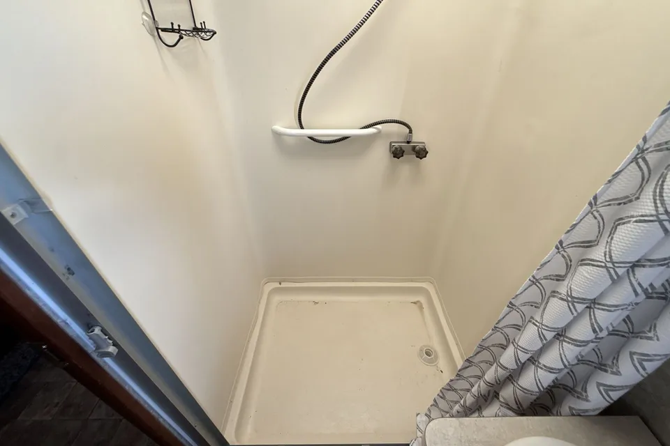 Starlink WiFi + Optional Voice Control - Sleeps 6 - 34' Bounder