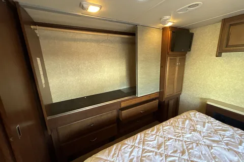 Starlink WiFi + Optional Voice Control - Sleeps 6 - 34' Bounder
