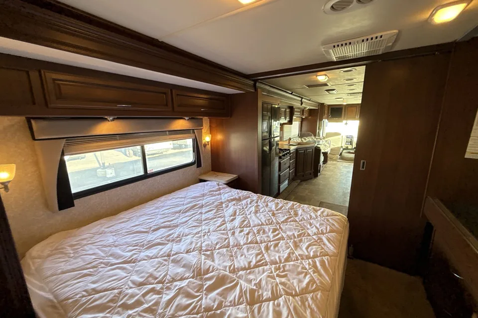 Starlink WiFi + Optional Voice Control - Sleeps 6 - 34' Bounder