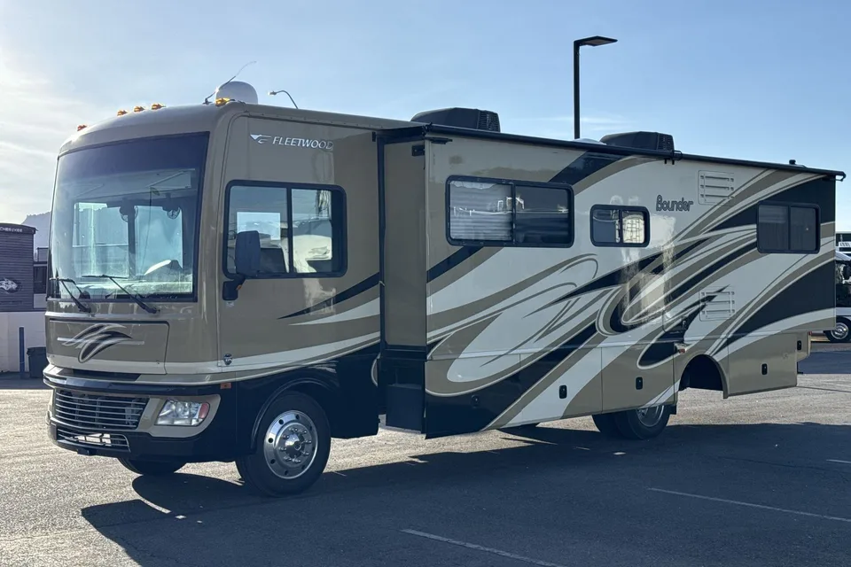 Starlink WiFi + Optional Voice Control - Sleeps 6 - 34' Bounder