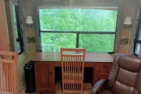 Harrison Hot Springs Set location - non moveable