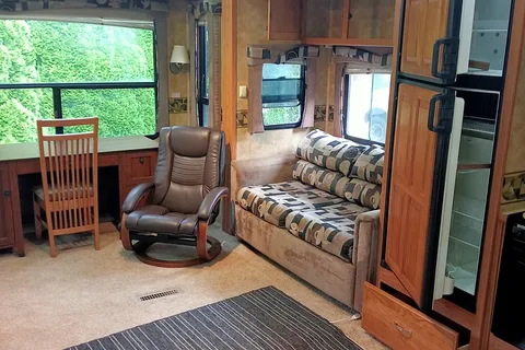 Harrison Hot Springs Set location - non moveable