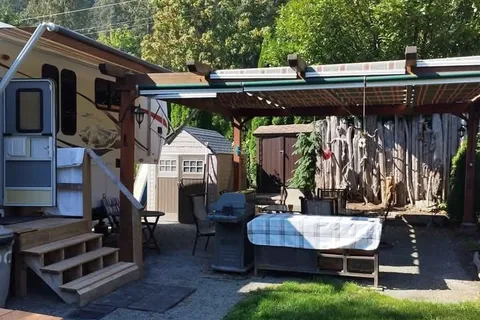 Harrison Hot Springs Set location - non moveable