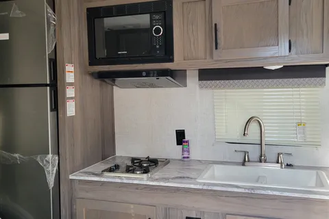 Jordan's Gulf Stream Kingsport 248bh Travel Trailer