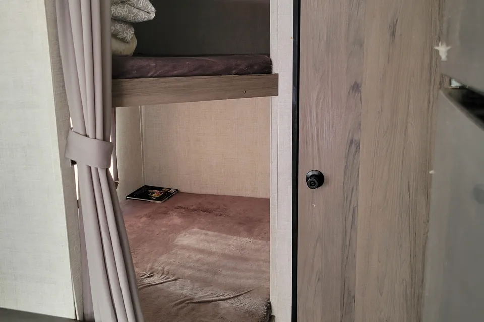 Jordan's Gulf Stream Kingsport 248bh Travel Trailer