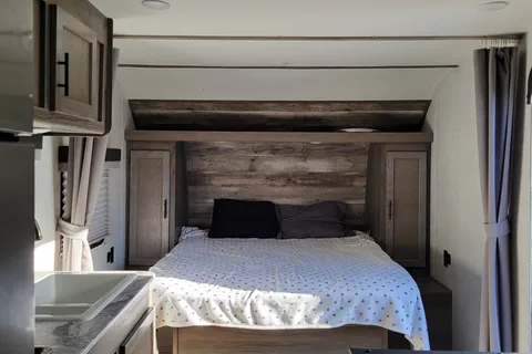 Jordan's Gulf Stream Kingsport 248bh Travel Trailer