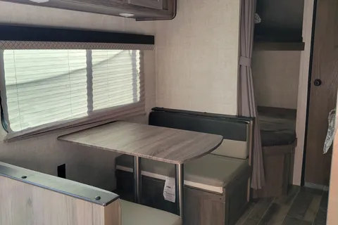 Jordan's Gulf Stream Kingsport 248bh Travel Trailer