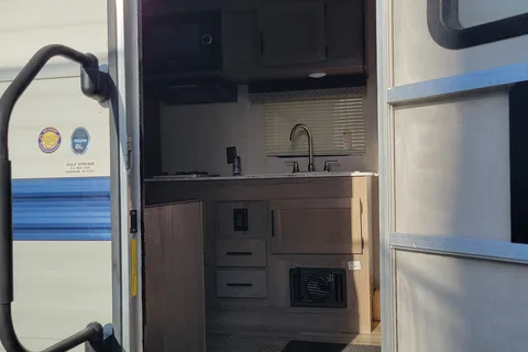 Jordan's Gulf Stream Kingsport 248bh Travel Trailer