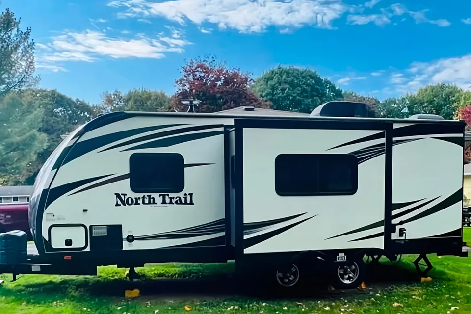 Stix & Stones Heartland NorthTrail – Couples Glamper Adventure Awaits! 