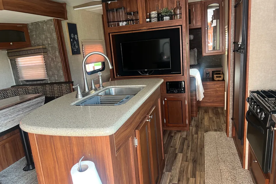 Stix & Stones Heartland NorthTrail – Couples Glamper Adventure Awaits! 