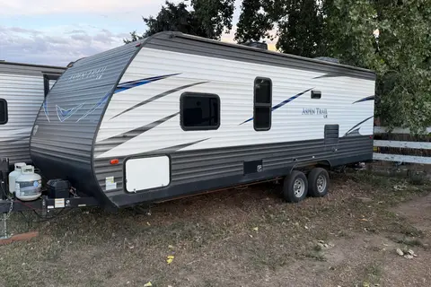 Family Friendly Aspen Trail Camper