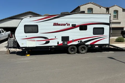 Pacific Coachworks 21fs Toy Hauler