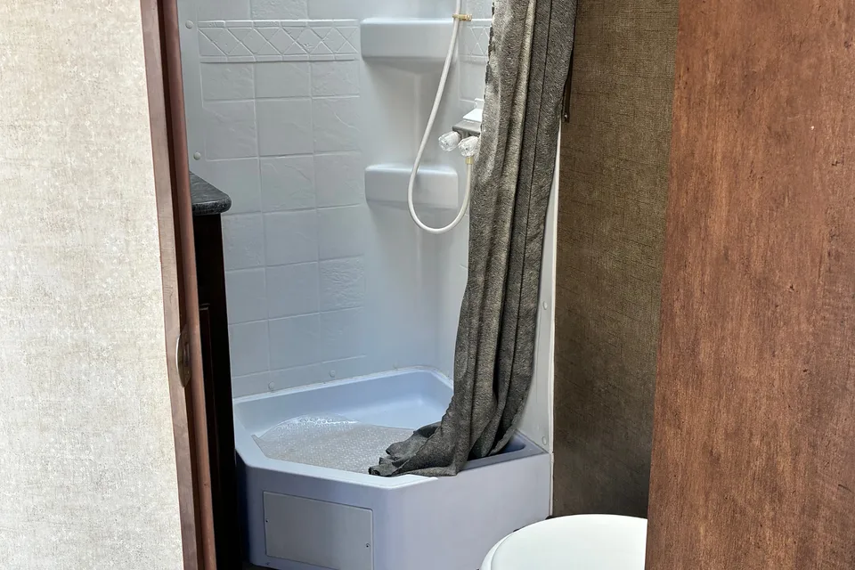 Pacific Coachworks 21fs Toy Hauler