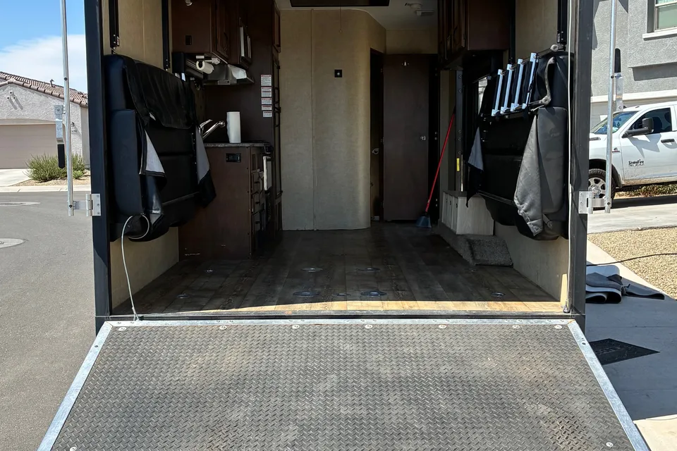 Pacific Coachworks 21fs Toy Hauler
