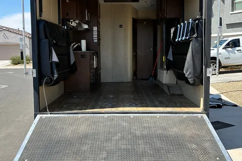 Pacific Coachworks 21fs Toy Hauler