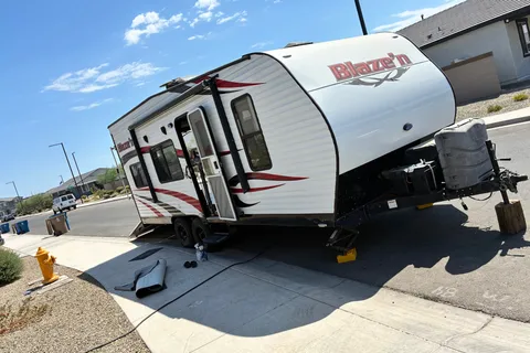 Pacific Coachworks 21fs Toy Hauler