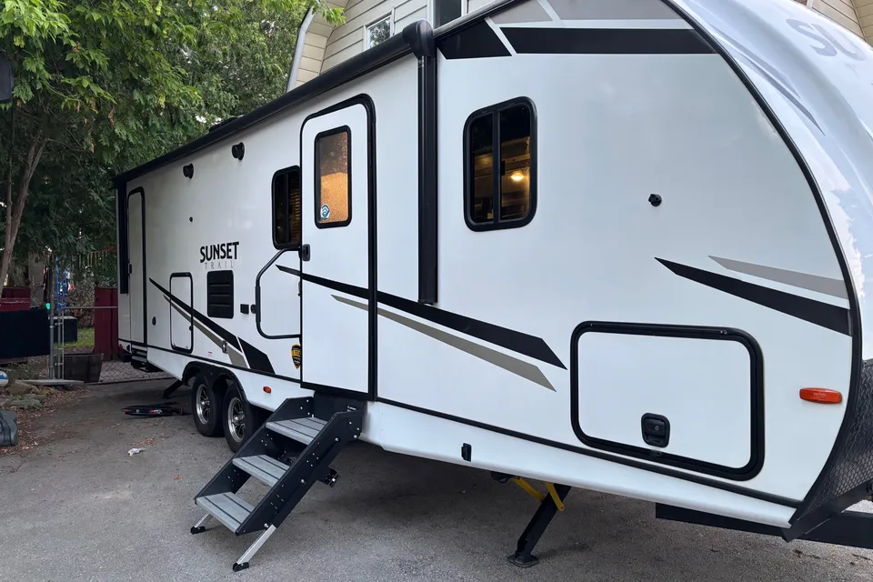 Lisa's Sunset Trailer