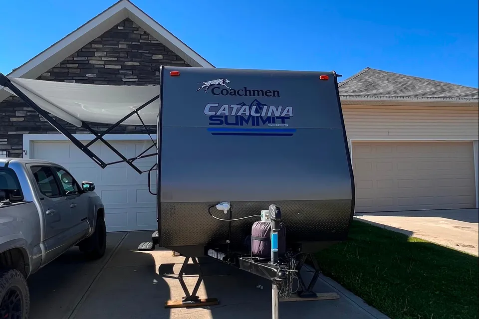2019 Coachmen- Catalina Summit Travel Trailer
