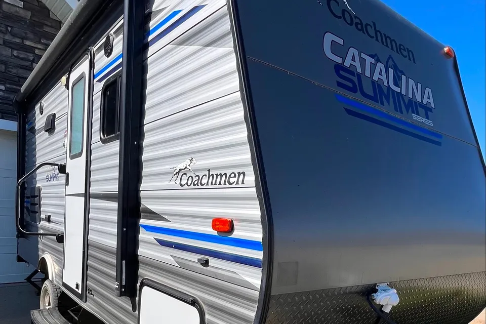 2019 Coachmen- Catalina Summit Travel Trailer