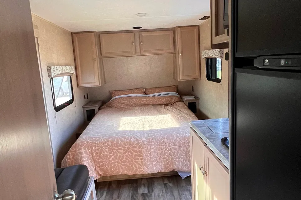 2019 Coachmen- Catalina Summit Travel Trailer