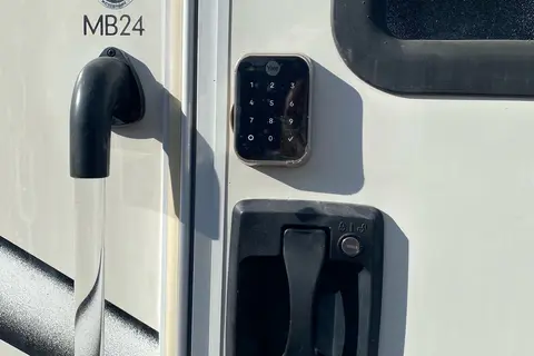 Luxurious family friendly, pet friendly Thor Motor Coach Quantum Class C