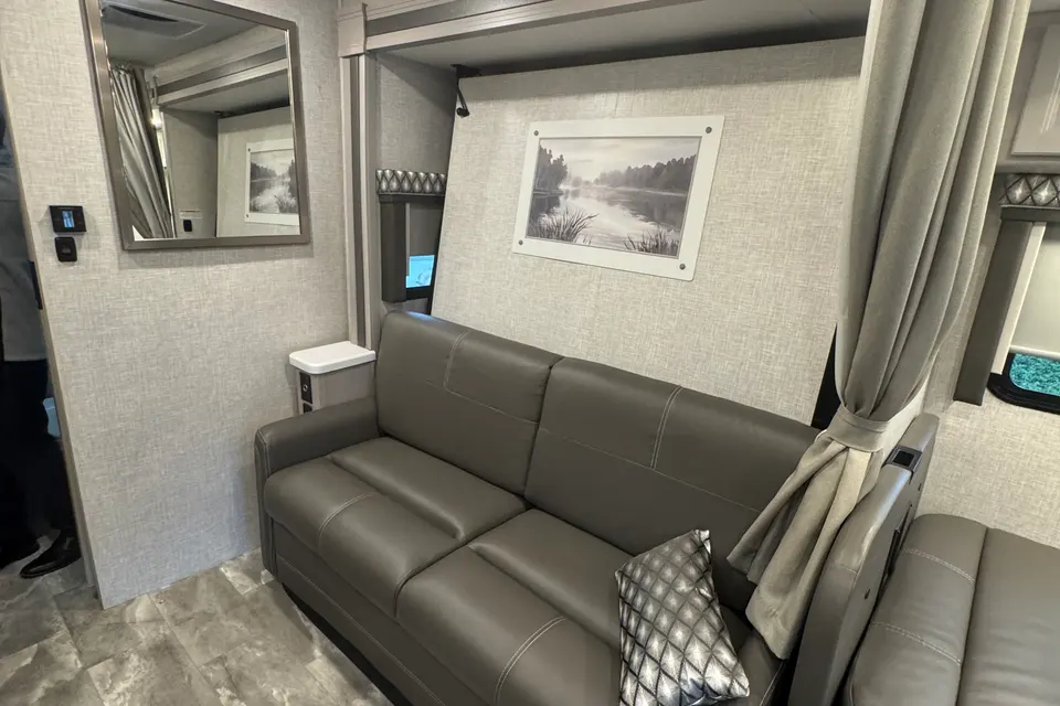Luxurious family friendly, pet friendly Thor Motor Coach Quantum Class C