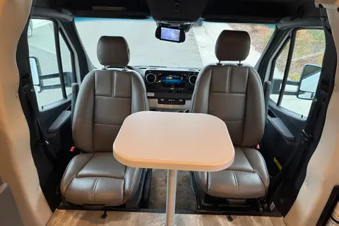 Luxurious family friendly, pet friendly Thor Motor Coach Quantum Class C