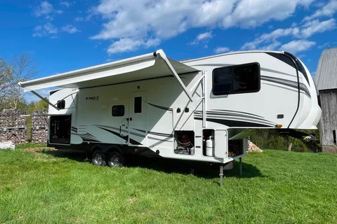 Matt and Valerie’s Jayco Eagle Fifth Wheel