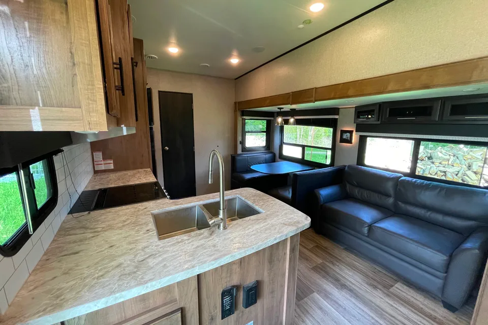 Matt and Valerie’s Jayco Eagle Fifth Wheel