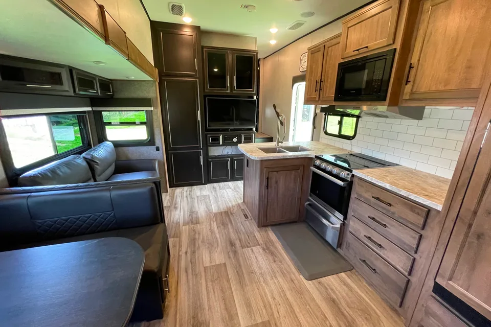 Matt and Valerie’s Jayco Eagle Fifth Wheel