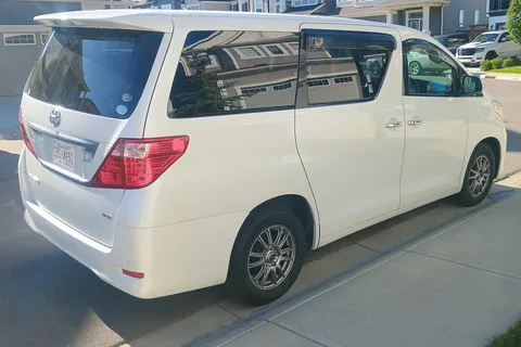 #3 Toyota Camper (8 seats/2 sleeps) Queen bed, Airport pickup