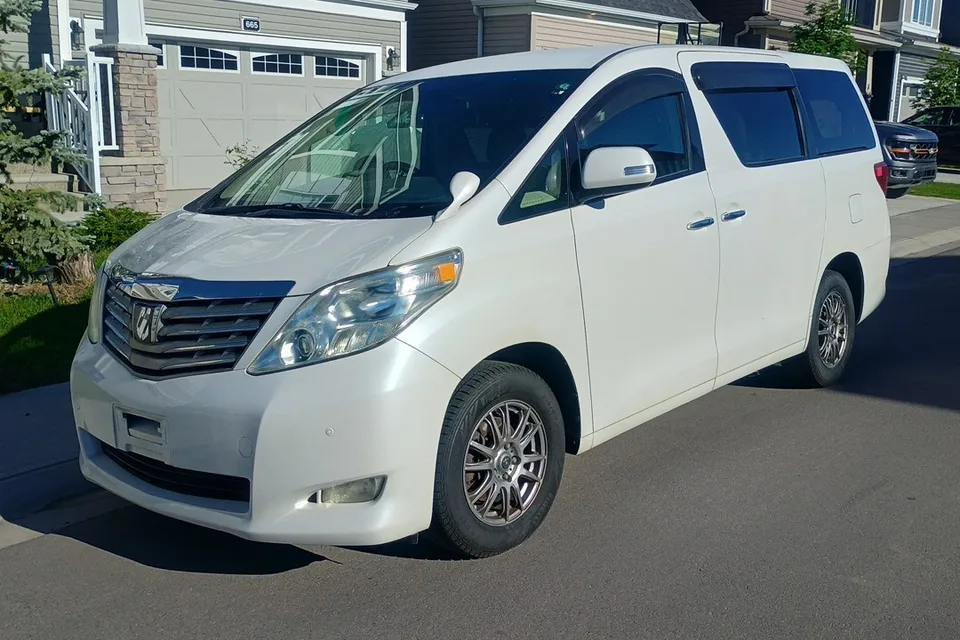 #3 Toyota Camper (8 seats/2 sleeps) Queen bed, Airport pickup