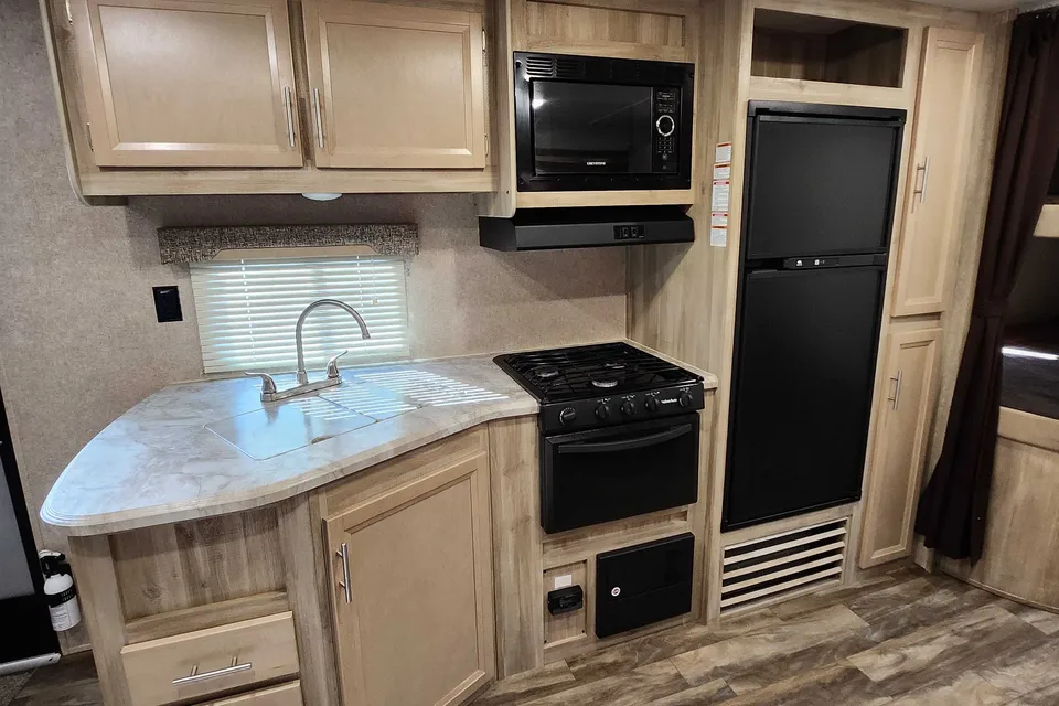 Catalina Blue "Fully Winterized" "Family Friendly"