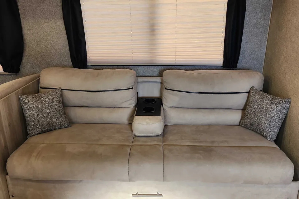 Catalina Blue "Fully Winterized" "Family Friendly"