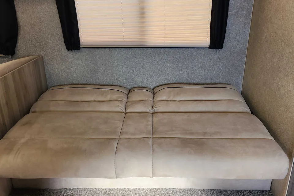 Catalina Blue "Fully Winterized" "Family Friendly"