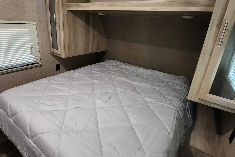 Catalina Blue "Fully Winterized" "Family Friendly"