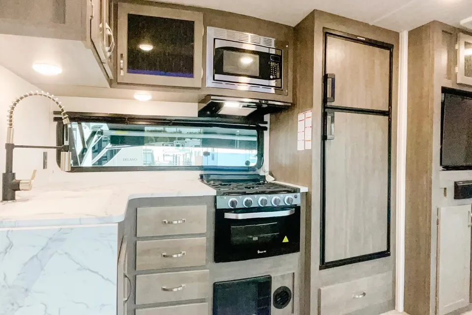 East to West 2800 KBH Travel Trailer