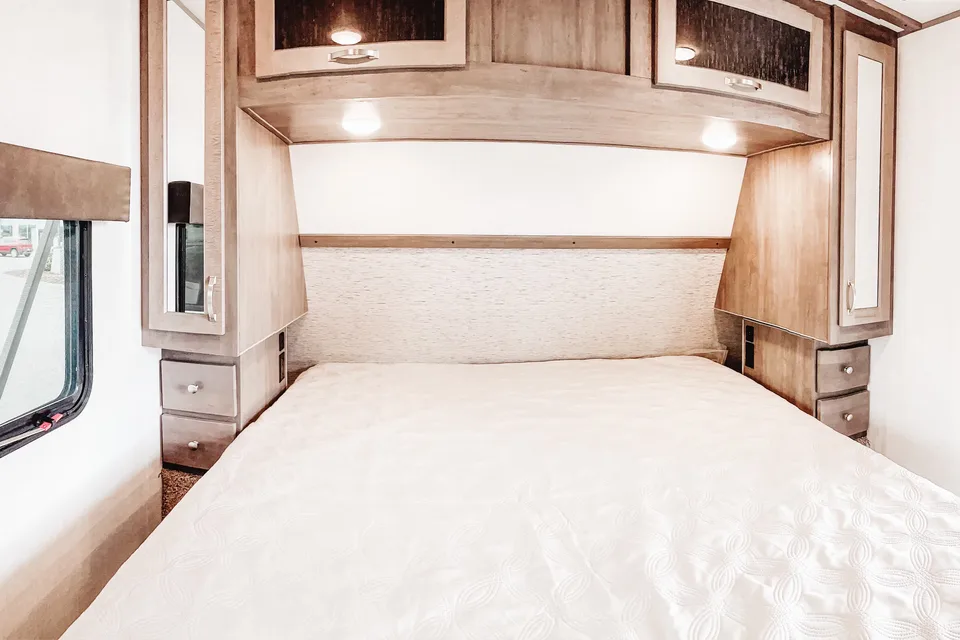 East to West 2800 KBH Travel Trailer