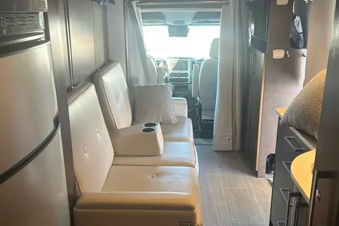 John's Leisure Travel Vans Unity Fx Class B