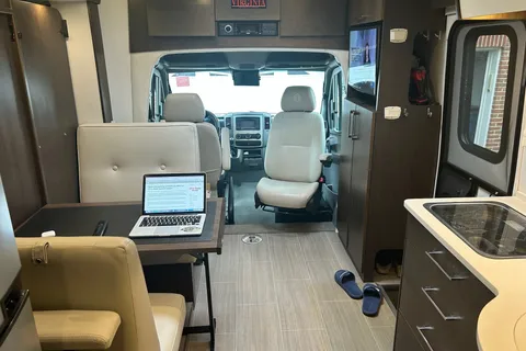 John's Leisure Travel Vans Unity Fx Class B
