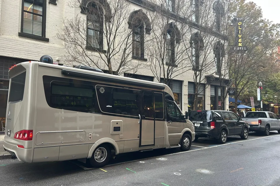 John's Leisure Travel Vans Unity Fx Class B