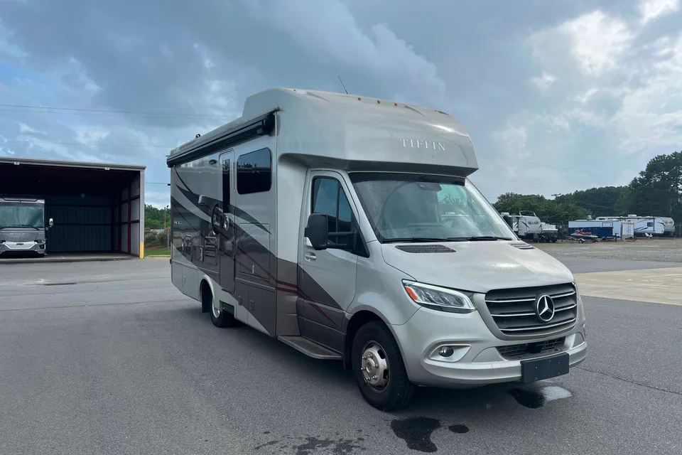 Tiffin Motorhomes Wayfarer Class C