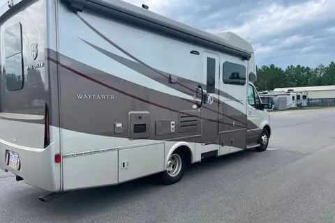 Tiffin Motorhomes Wayfarer Class C